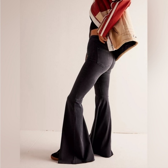 Free People Denim - Free People We The Free Just Float on Super Flare Jeans Washed Black Raw Hem- 25